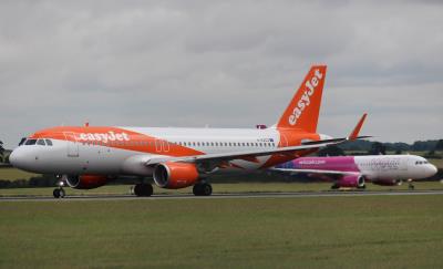 Photo of aircraft G-EZOZ operated by easyJet