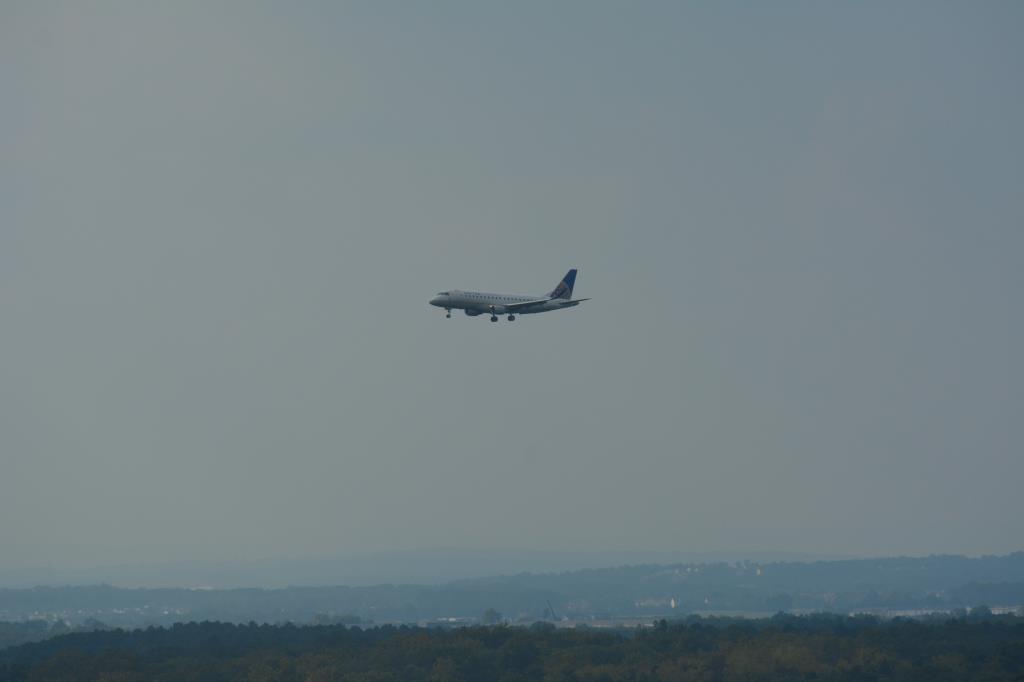 Photo of aircraft N89308 operated by United Express