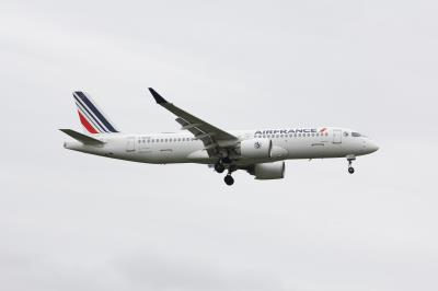 Photo of aircraft F-HZUG operated by Air France