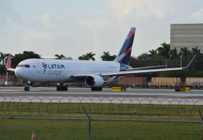Photo of aircraft N542LA operated by LATAM Cargo Chile