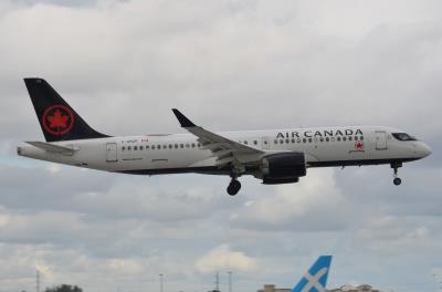 Photo of aircraft C-GMZR operated by Air Canada