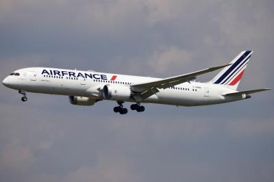 Photo of aircraft F-HRBD operated by Air France