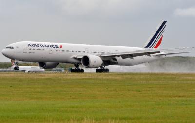 Photo of aircraft F-GSQD operated by Air France