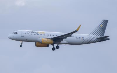 Photo of aircraft EC-MES operated by Vueling