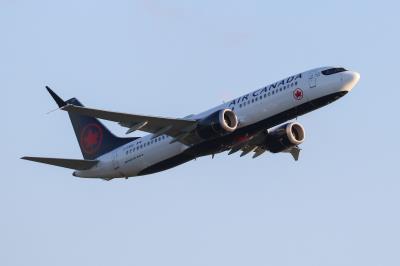 Photo of aircraft C-FSOC operated by Air Canada