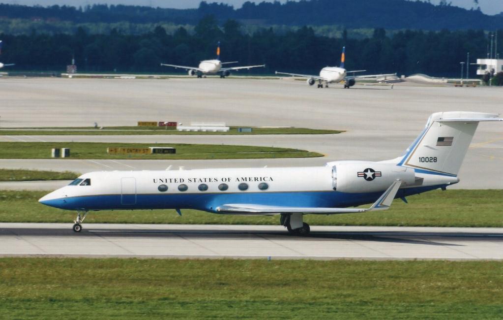 Photo of aircraft 01-0028 operated by United States Air Force