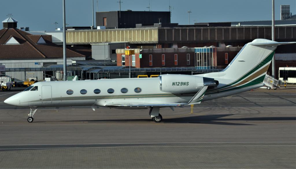 Photo of aircraft N129NS operated by CIT Leasing Corporation