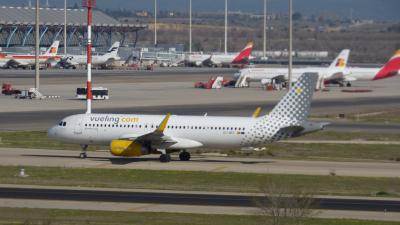 Photo of aircraft EC-MFK operated by Vueling