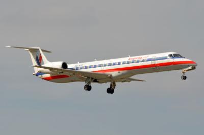 Photo of aircraft N675AE operated by American Eagle
