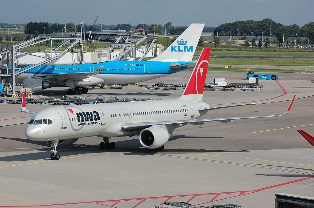 Photo of aircraft N537US operated by Northwest Airlines