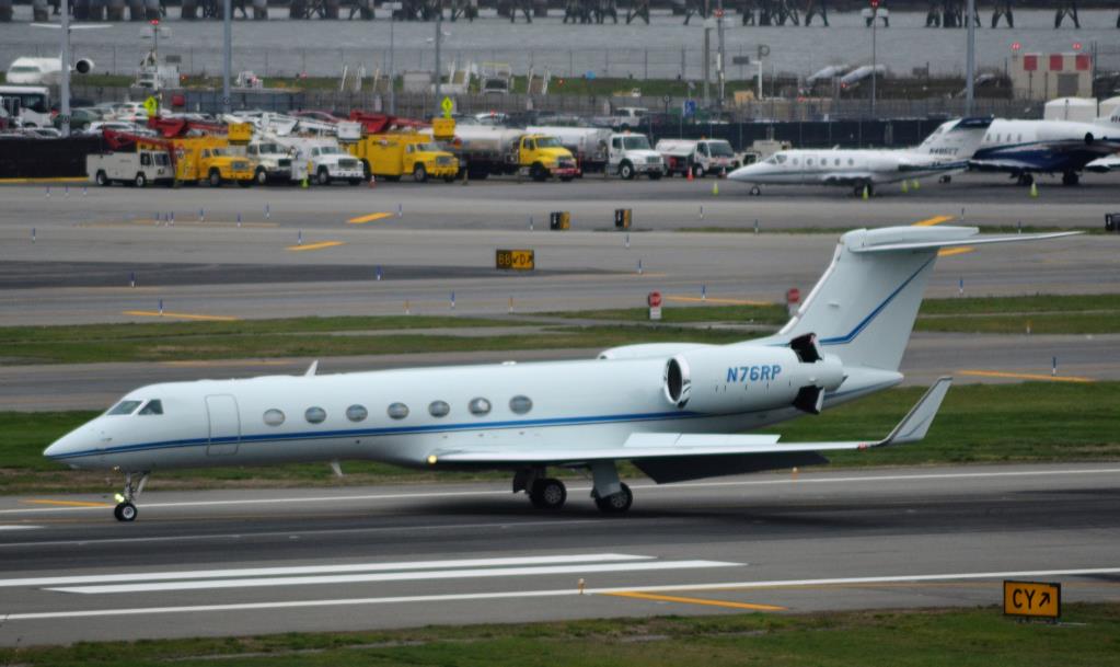 Photo of aircraft N76RP operated by Warner Communications LLC