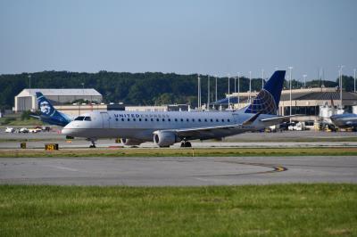 Photo of aircraft N752YX operated by United Express