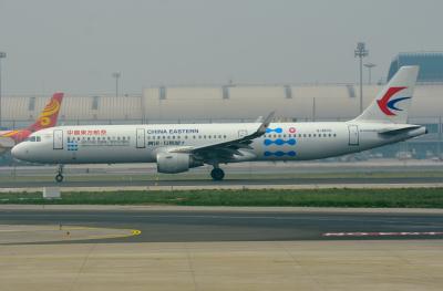 Photo of aircraft B-8570 operated by China Eastern Airlines