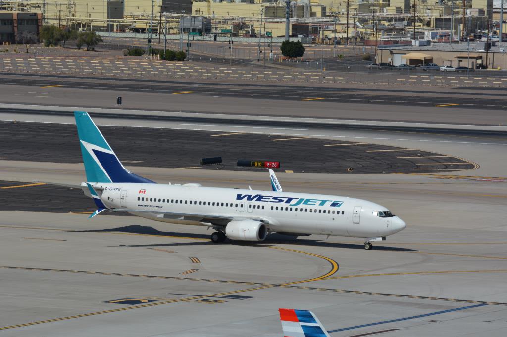 Photo of aircraft C-GWRG operated by WestJet