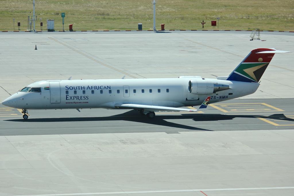 Photo of aircraft ZS-NMH operated by South African Express Airways