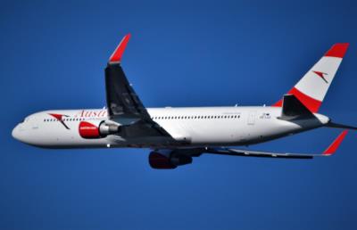 Photo of aircraft OE-LAZ operated by Austrian Airlines