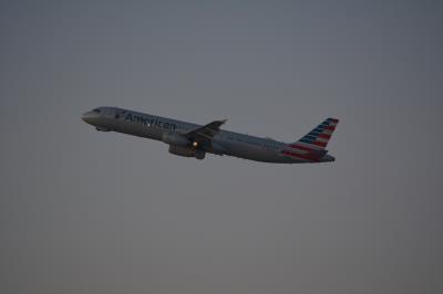 Photo of aircraft N979UY operated by American Airlines
