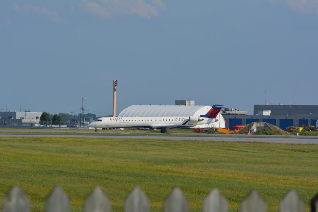 Photo of aircraft N915XJ operated by Endeavor Air