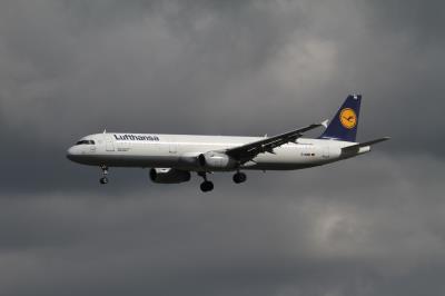 Image of aircraft registration D-AIRB - A A321-131 operated by Lufthansa