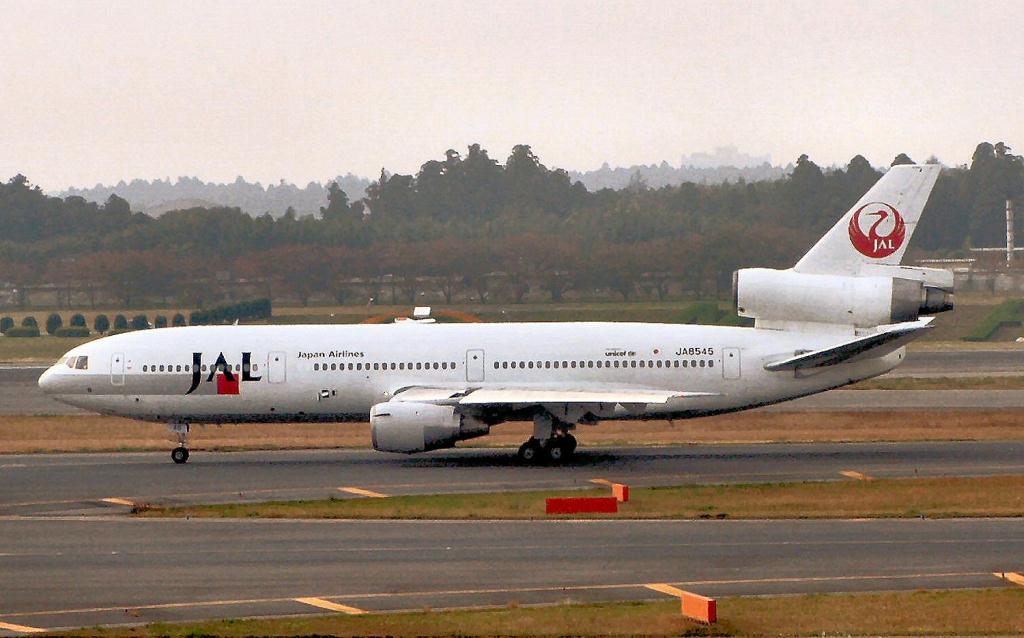 Photo of aircraft JA8545 operated by Japan Airlines