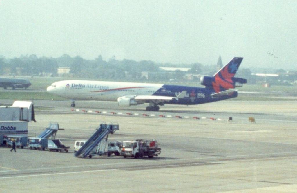 Photo of aircraft N812DE operated by Delta Air Lines