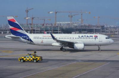 Photo of aircraft CC-BFT operated by LATAM Airlines Chile