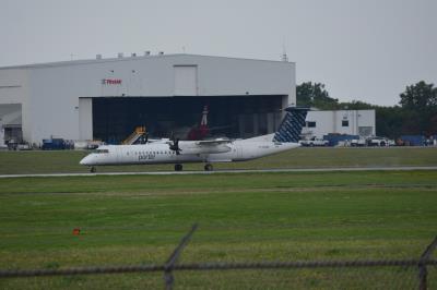 Photo of aircraft C-GLQP operated by Porter Airlines
