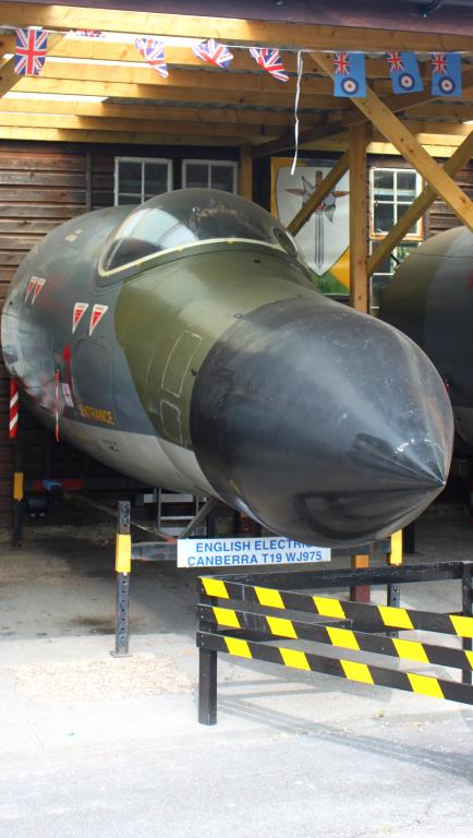 Photo of aircraft WJ975 operated by Royal Air Force