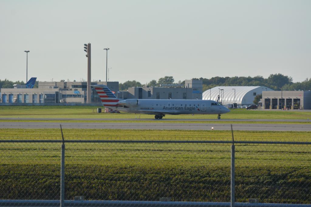 Photo of aircraft N449AW operated by Air Wisconsin