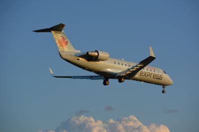 Photo of aircraft C-FWRR operated by Air Canada Express