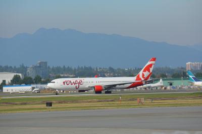 Photo of aircraft C-FMXC operated by Air Canada Rouge