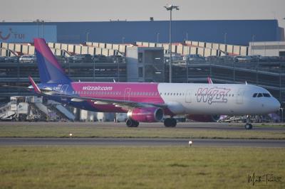 Photo of aircraft G-WUKI operated by Wizz Air UK