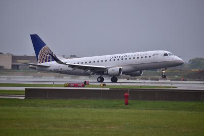 Photo of aircraft N148SY operated by United Express