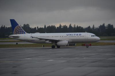 Photo of aircraft N498UA operated by United Airlines