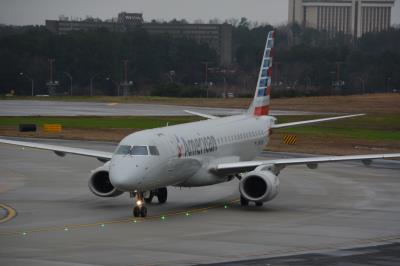 Photo of aircraft N965UW operated by American Airlines