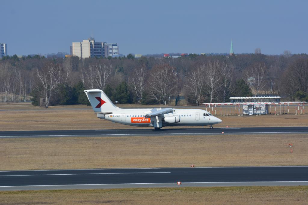 Photo of aircraft D-AWUE operated by easyJet