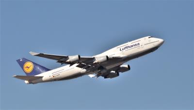 Image of aircraft registration D-ABVW - A 747-430 operated by Lufthansa