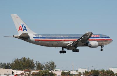 Photo of aircraft N7082A operated by American Airlines