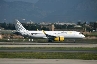 Photo of aircraft EC-MXG operated by Vueling