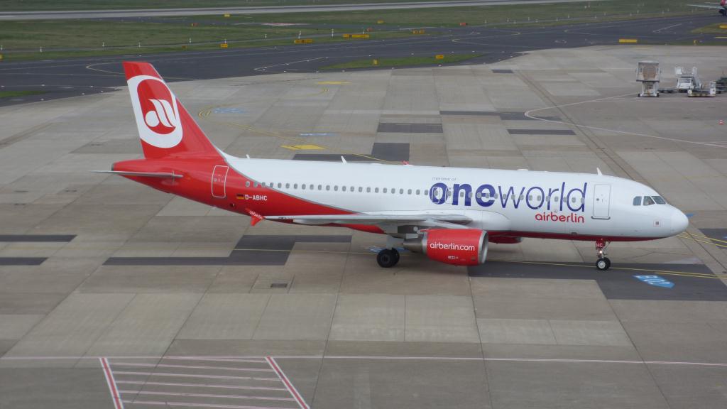 Photo of aircraft D-ABHC operated by Air Berlin