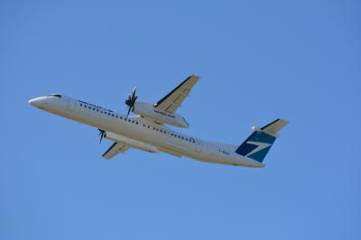 Photo of aircraft C-GWJK operated by WestJet Encore