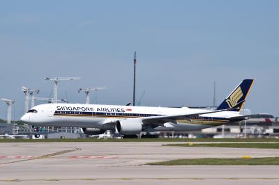 Photo of aircraft 9V-SMQ operated by Singapore Airlines