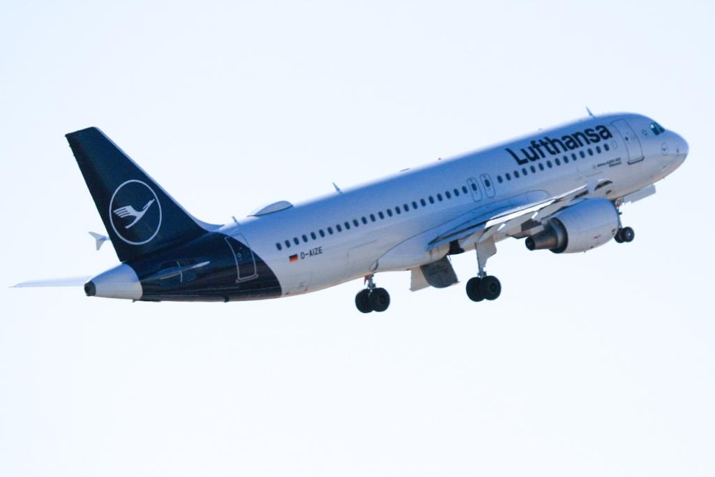 Photo of aircraft D-AIZE operated by Lufthansa