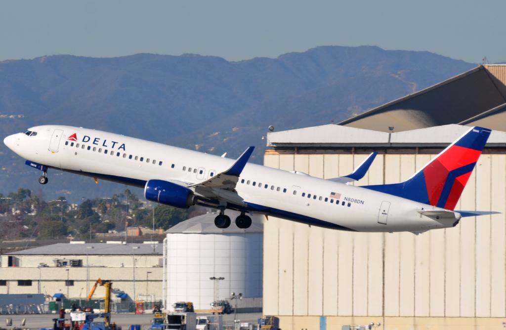 Photo of aircraft N808DN operated by Delta Air Lines