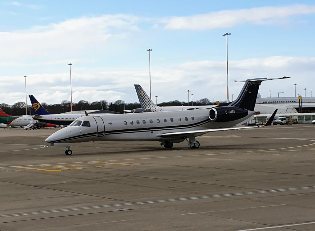 Photo of aircraft D-AIRV operated by Air Hamburg