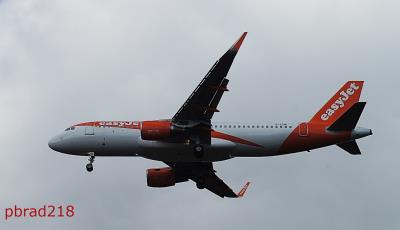 Image of aircraft registration G-EZWI - A A320-214(WL) operated by easyJet