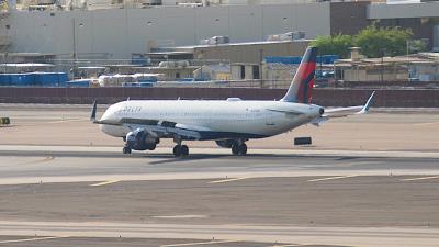 Photo of aircraft N351DN operated by Delta Air Lines