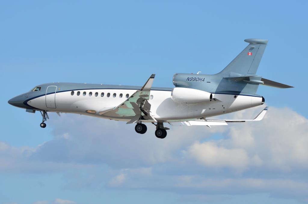 Photo of aircraft N990HA operated by Clay Lacy Aviation