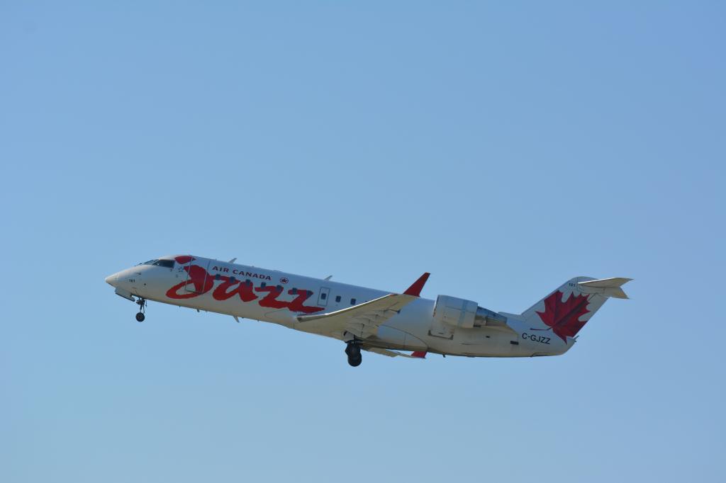 Photo of aircraft C-GJZZ operated by Air Canada Express