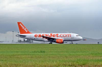 Photo of aircraft G-EZFX operated by easyJet